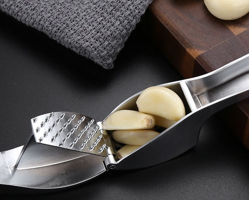 پریس سیر درجه غذایی خردکننده زنجبیل خرد کننده پوست کشنده 16*3cm Multi Kitchen Grater